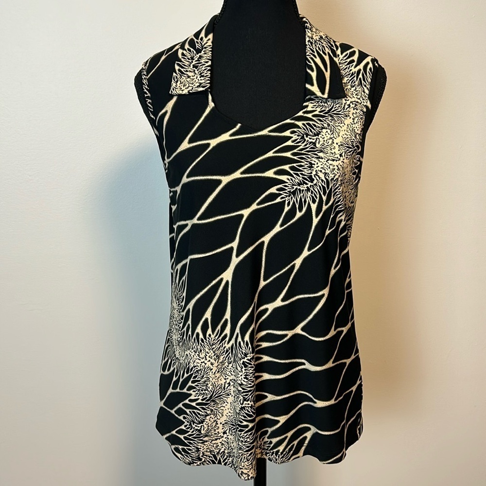 Sleeveless Black & Cream Floral Pattern Collared Tee